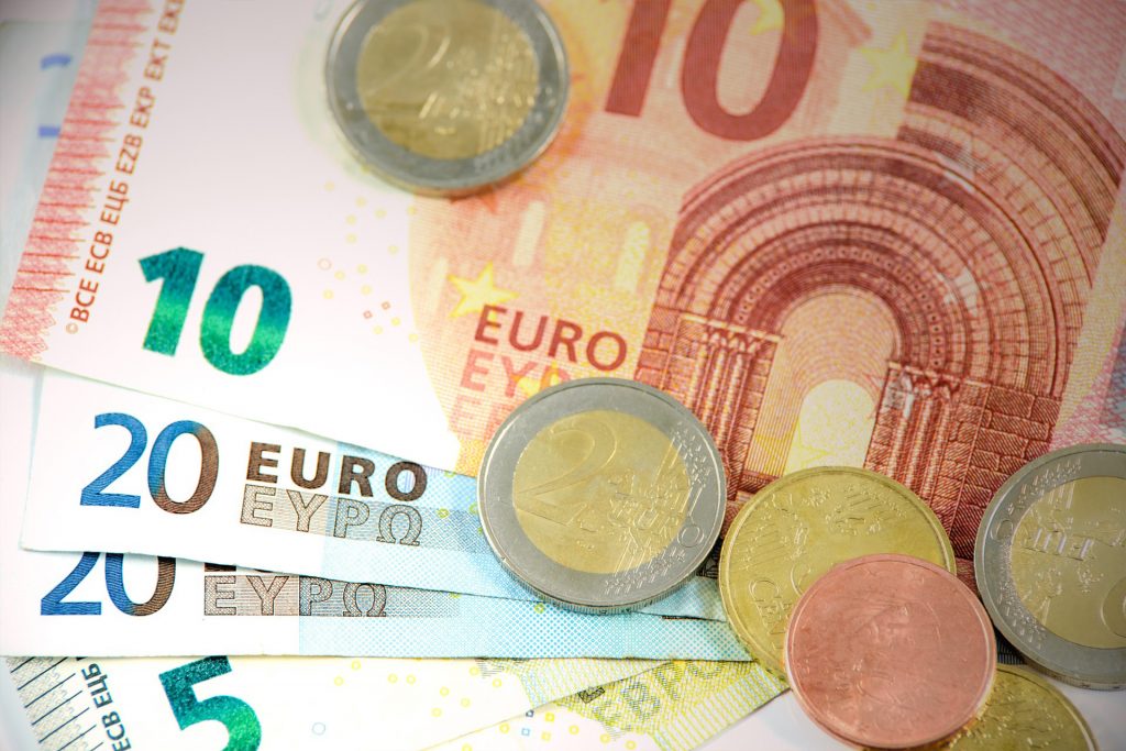 Euroscheine und -münzen