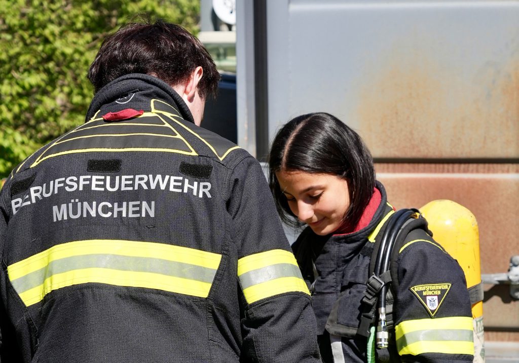 Impressionen vom Girls’ Day 2026 bei der Berufsfeuerwehr München. Pressestelle der Feuerwehr München